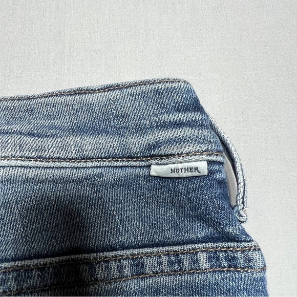 Mother The Insider Crop Step Fray Jeans in Reckless On A Shiny White Vespa Sz 25 - Picture 11 of 15